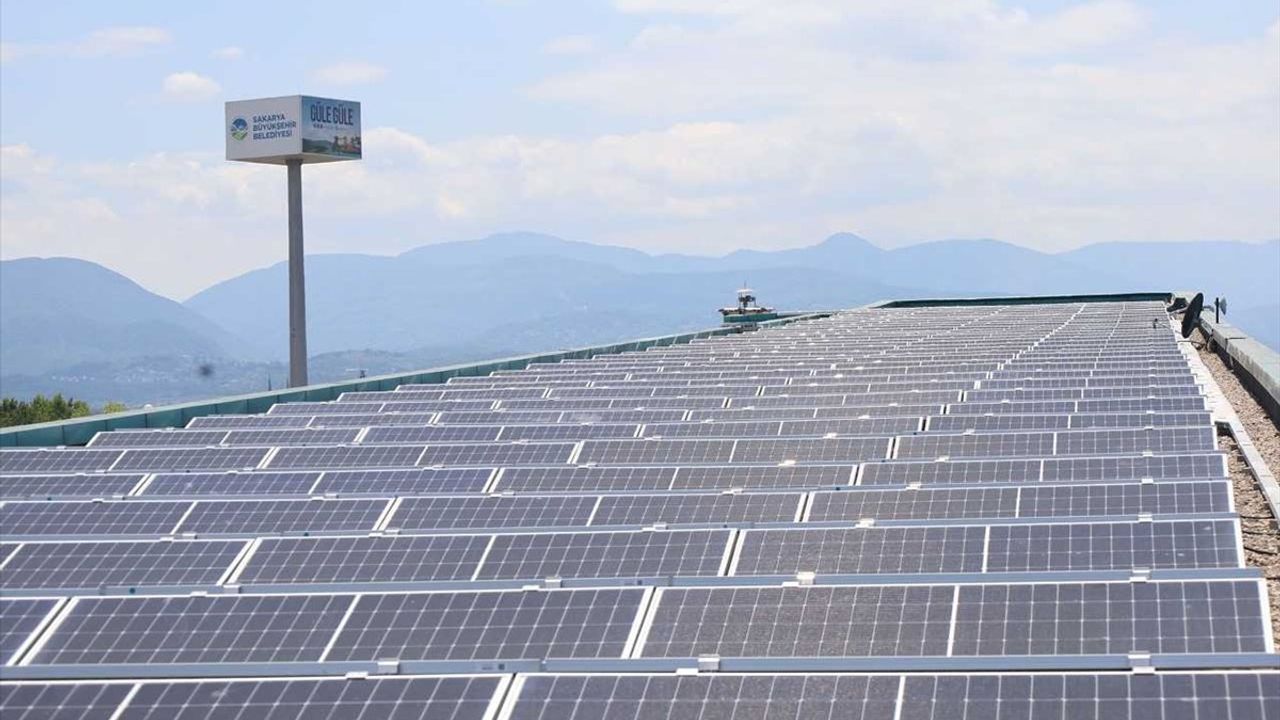 Sakarya'daki Güneş Enerji Santrali İle Karbon Emisyonunu Azaltma Başarısı