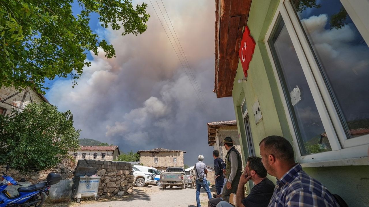 Sakarya'daki Orman Yangını Bilecik'e Yaklaşıyor: Tedbirler Alındı