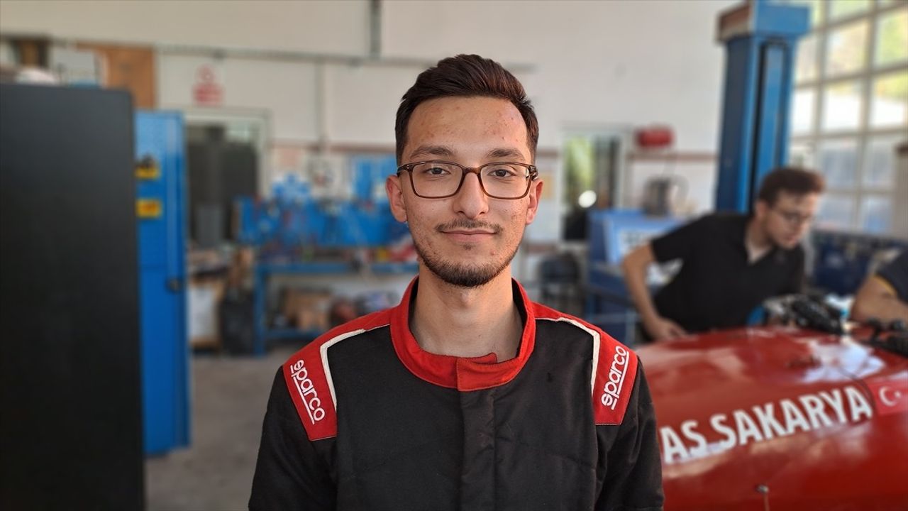 Sakaryalı Mühendislik Öğrencileri, İsviçre'deki Formula Student Yarışmasına Katılacak