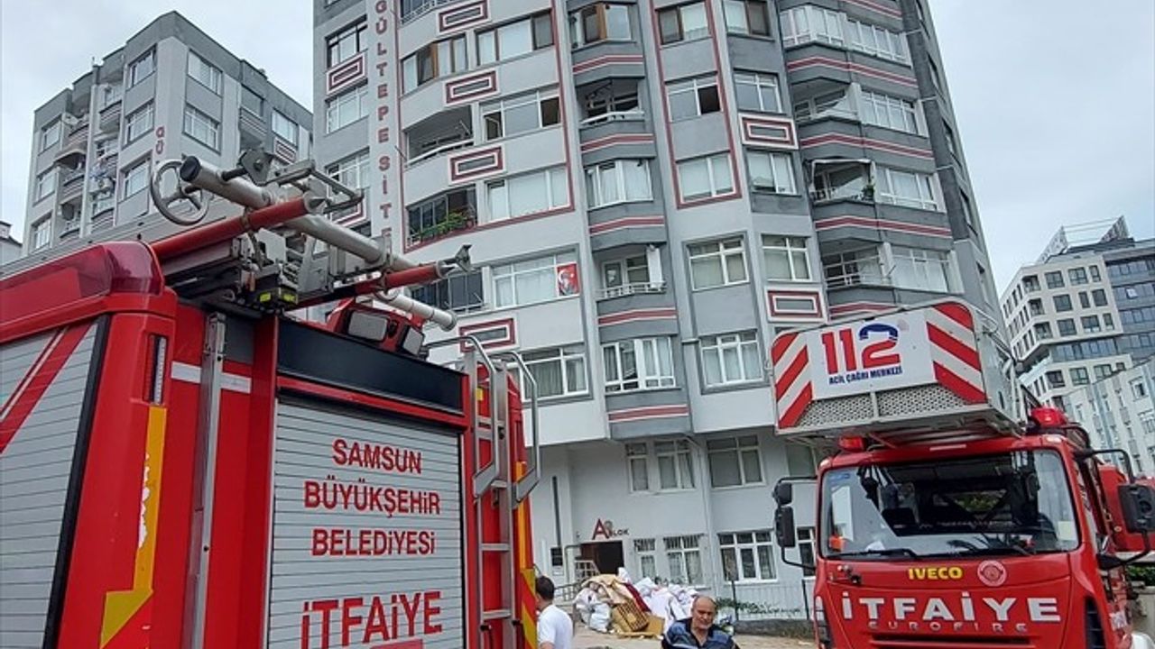 Samsun'da 9 Katlı Binada Yangın: İki Kişi Dumandan Etkilendi