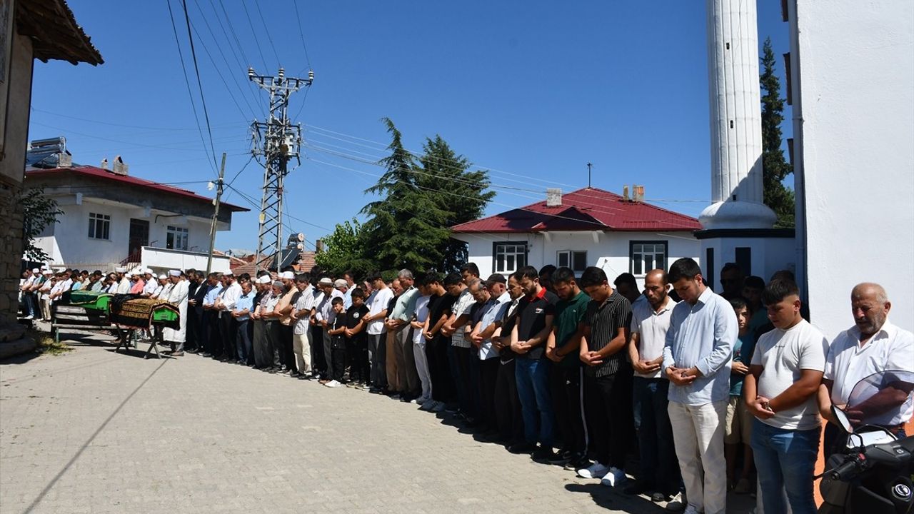 Samsun'da Boğulan İki Genç İçin Cenaze Töreni Düzenlendi