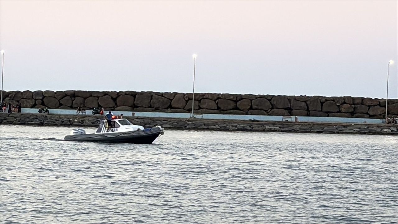 Samsun'da Denizde Kaybolan Kişi İçin Arama Çalışmaları Devam Ediyor