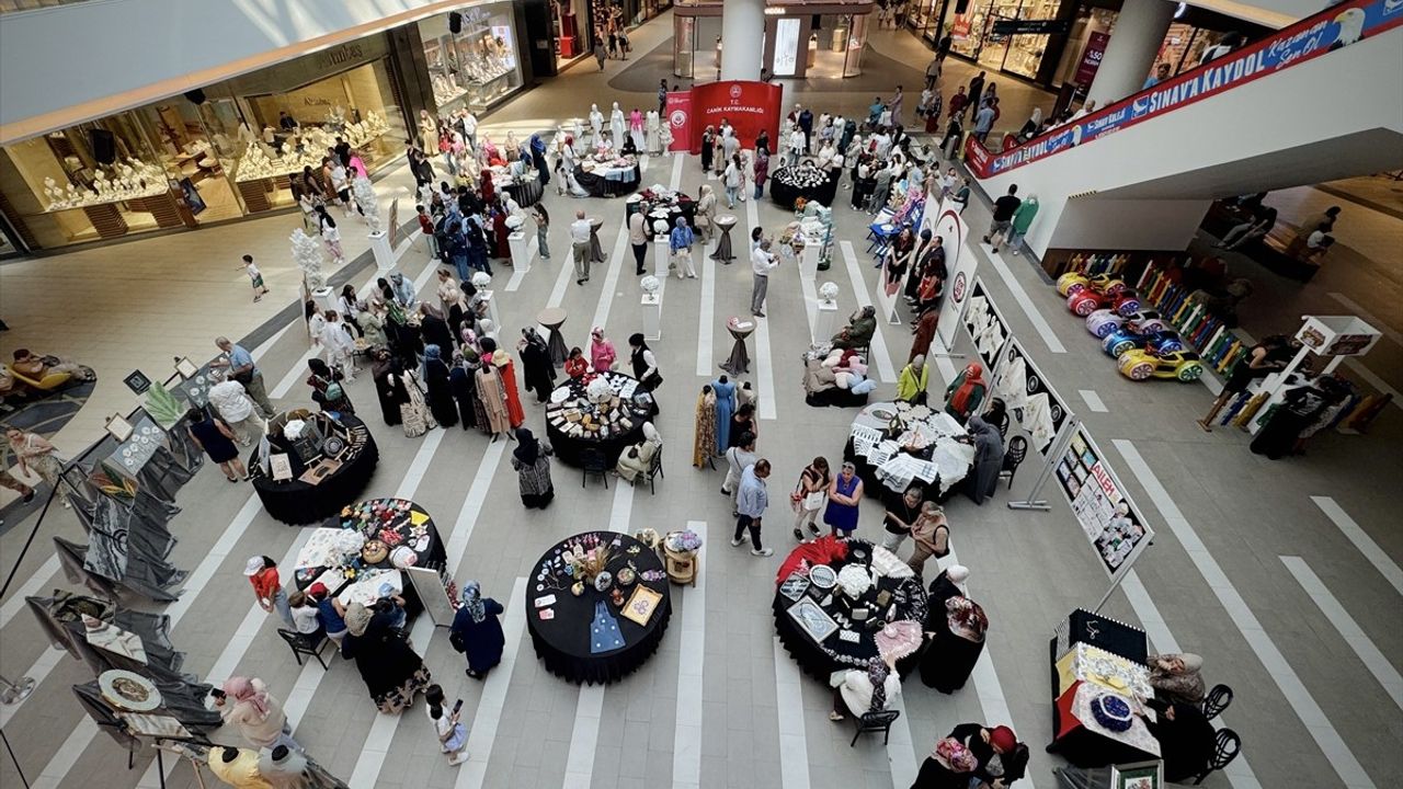 Samsun'da Dezavantajlı Kadınların El Emeği Sergisi Açıldı