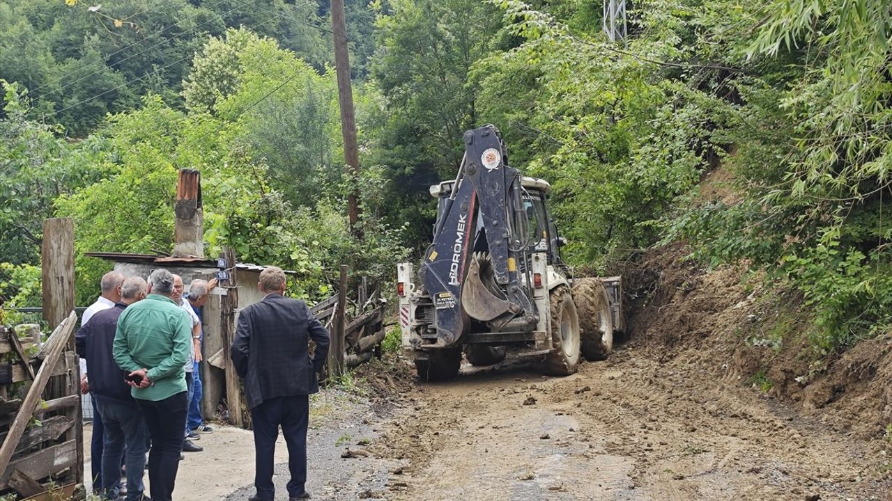 Samsun'da Sağanak Yağış Sonrası Heyelan