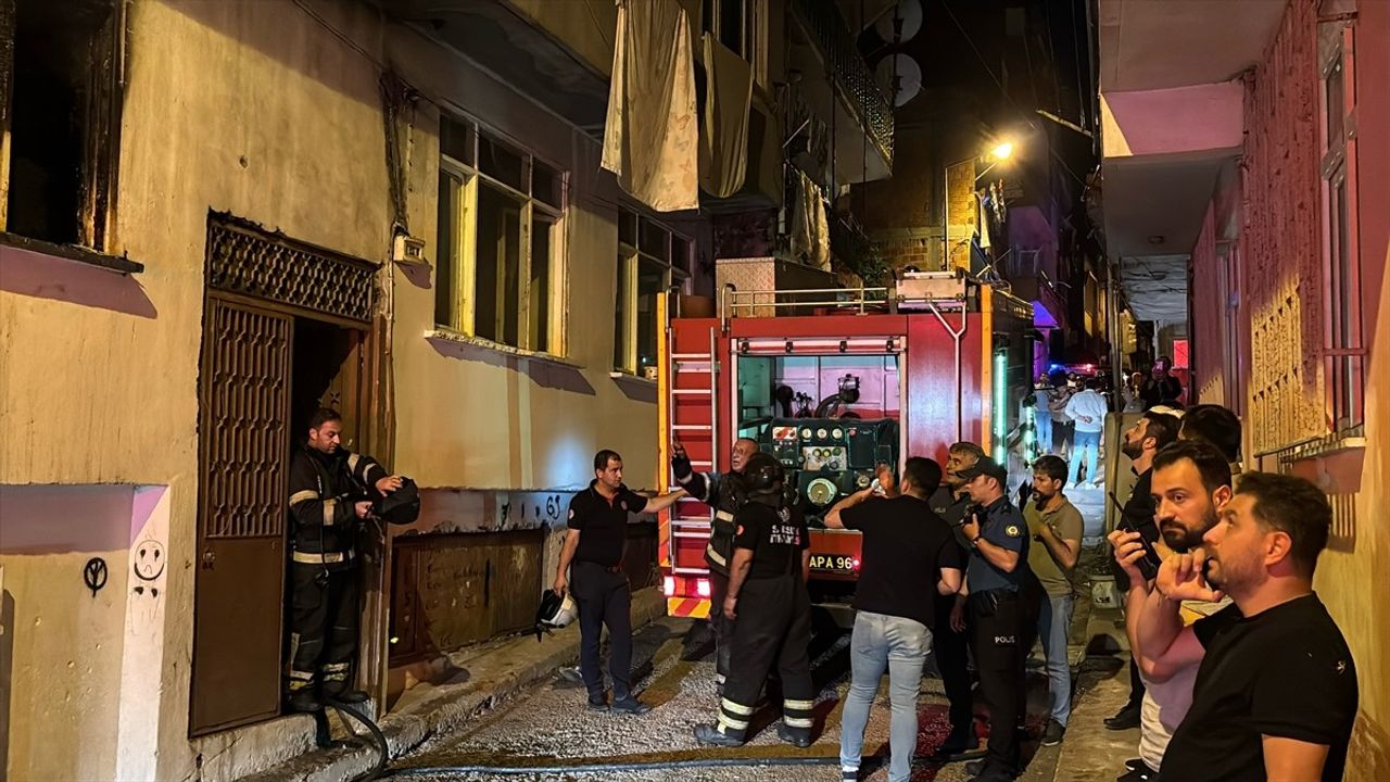 Samsun'da Yangın: 3 Kişi Dumandan Etkilendi