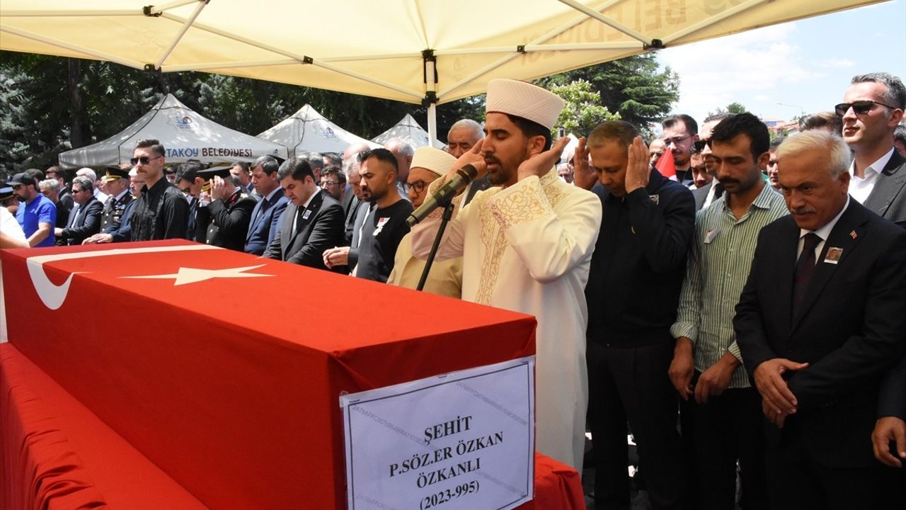 Şehit Piyade Sözleşmeli Er Özkan Özkanlı'nın Aksaray'daki Cenaze Töreni