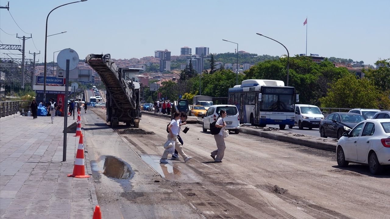 Sıhhiye Köprüsü'nde Bakım Çalışmaları Trafiği Etkiledi