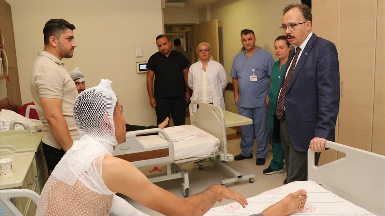 Siirt'te El Sondaj Makinesi Yangını: 3 İşçi Yaralandı