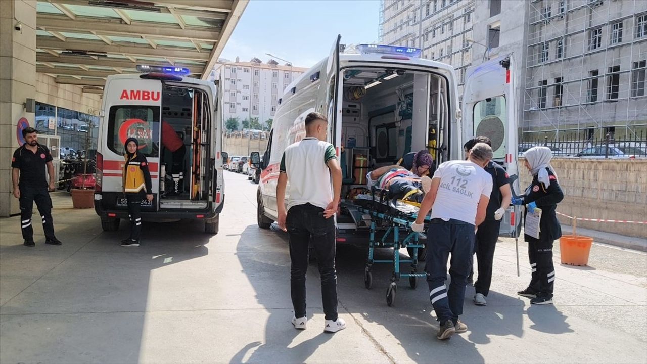 Siirt'te Pikap ile Otomobil Çarpışması: 2 Yaralı