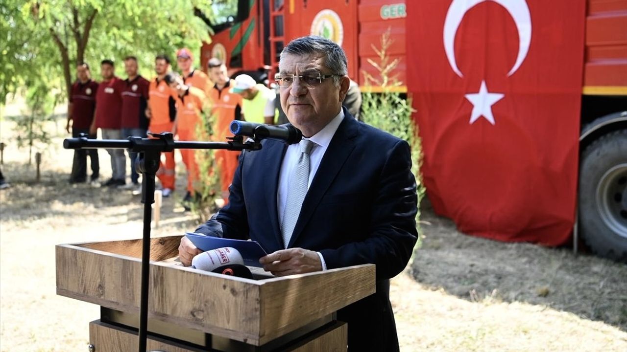 Sinop'ta 15 Temmuz Şehidi İçin Fidan Bakımı Yapıldı
