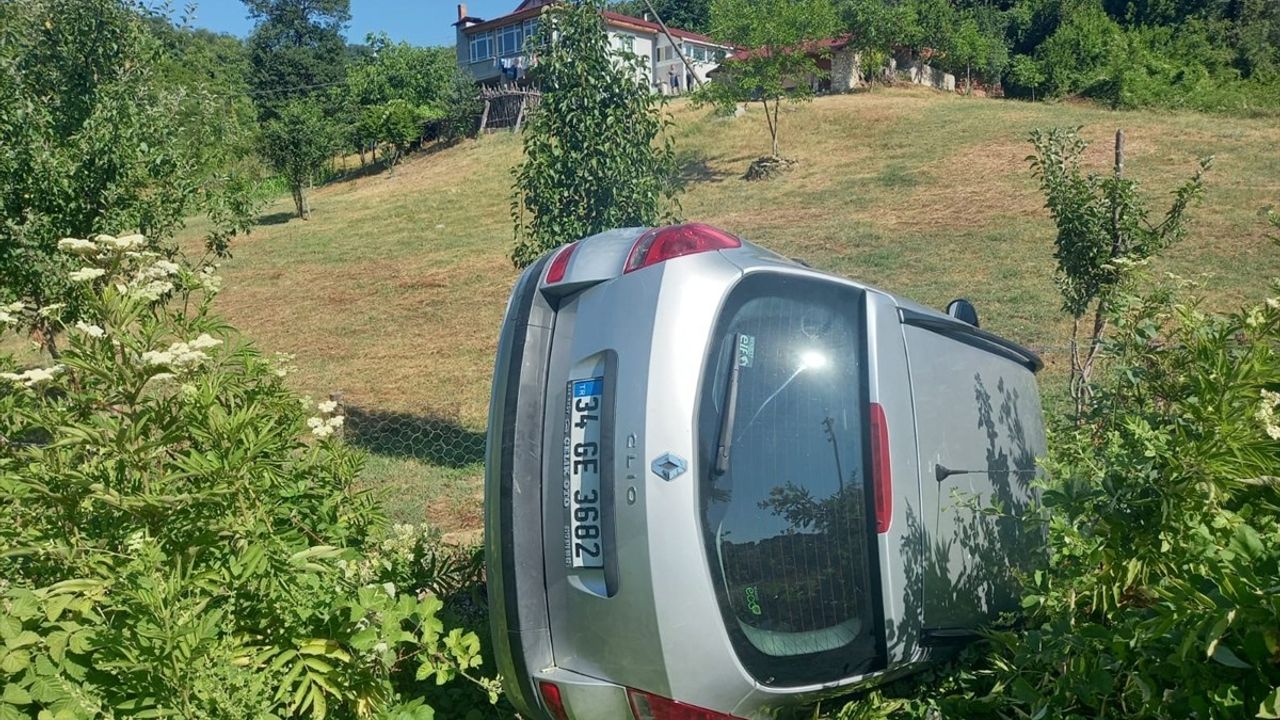 Sinop'ta Otomobil Devrildi, 3 Yaralı