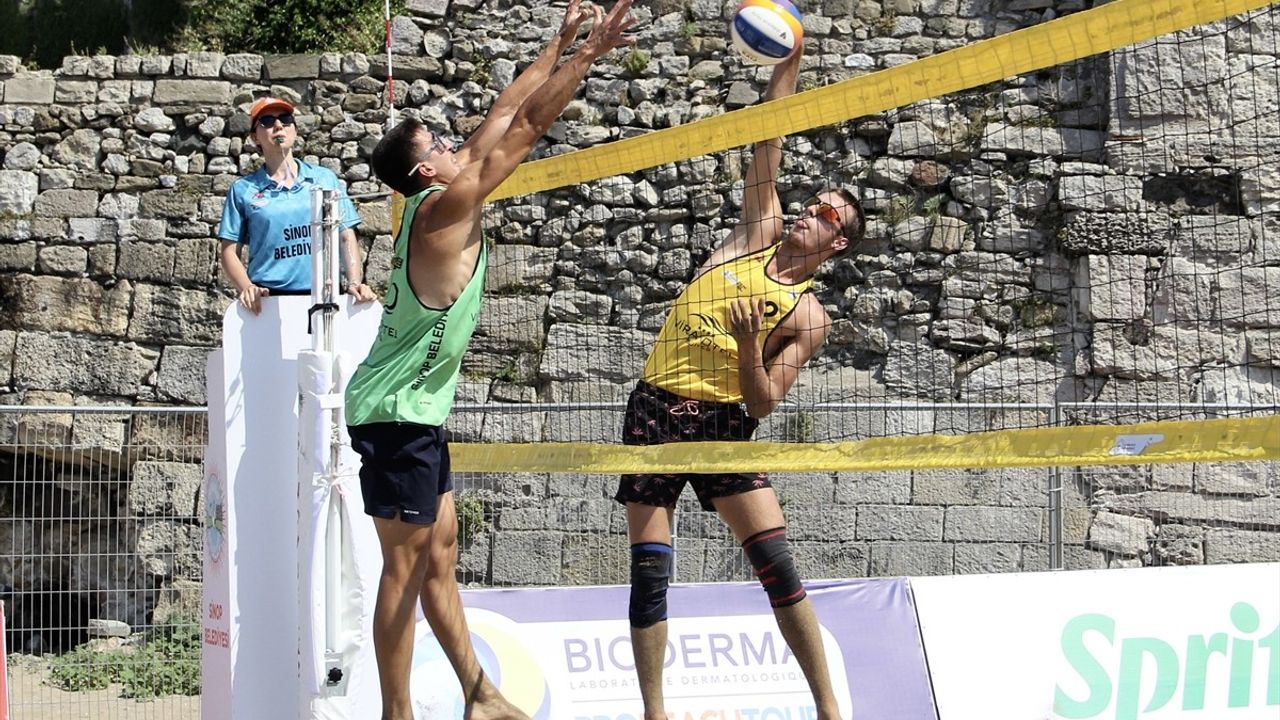 Sinop'ta Uluslararası Pro Beach Voleybol Turnuvası Başladı