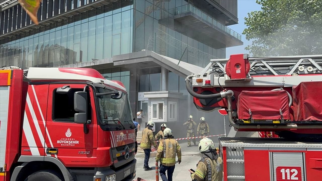 Şişli Tapu Müdürlüğü'nde Yangın Çıktı