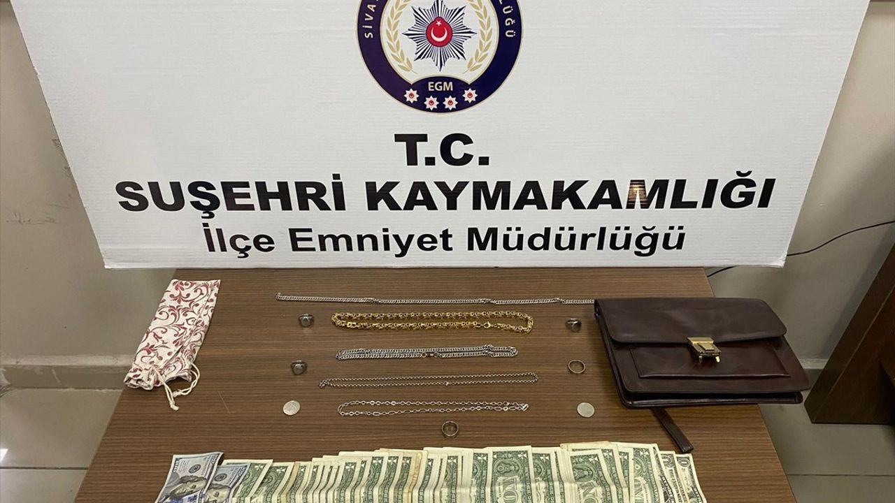 Sivas'ta Kuyumcudan Altın Çalan Üç Şüpheli Artvin'de Yakalandı