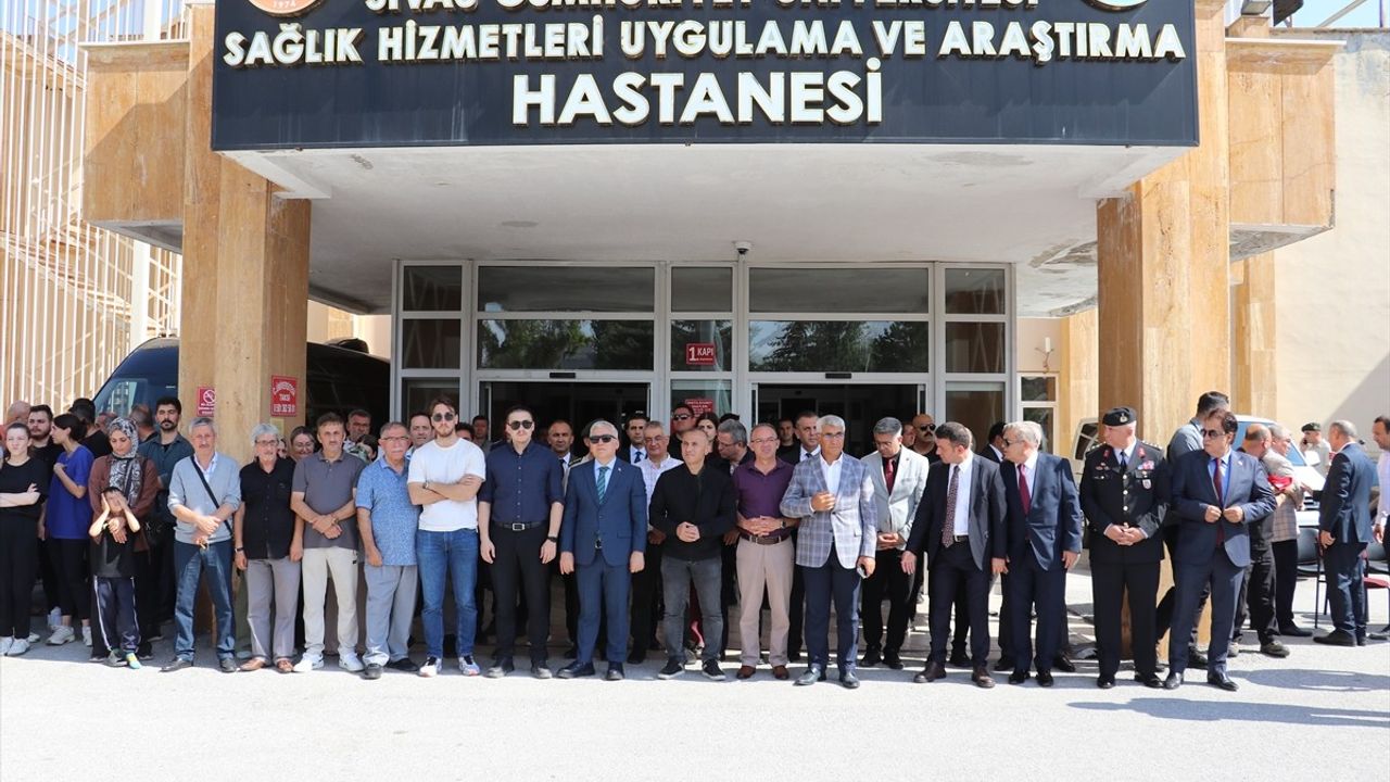 Sivas'ta Trafik Kazası: Eski Vali Erol Karaömeroğlu Hayatını Kaybetti