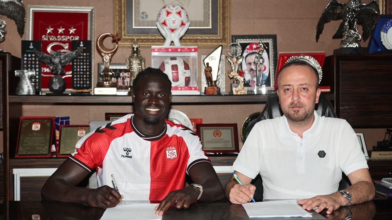 Sivasspor Aliou Badji'yi Kadrosuna Kattı