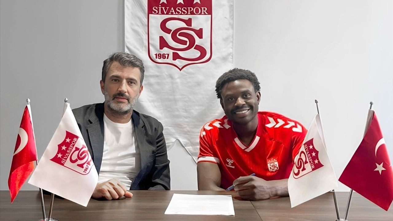 Sivasspor, Benjamin Kimpioka ile Güçlendi