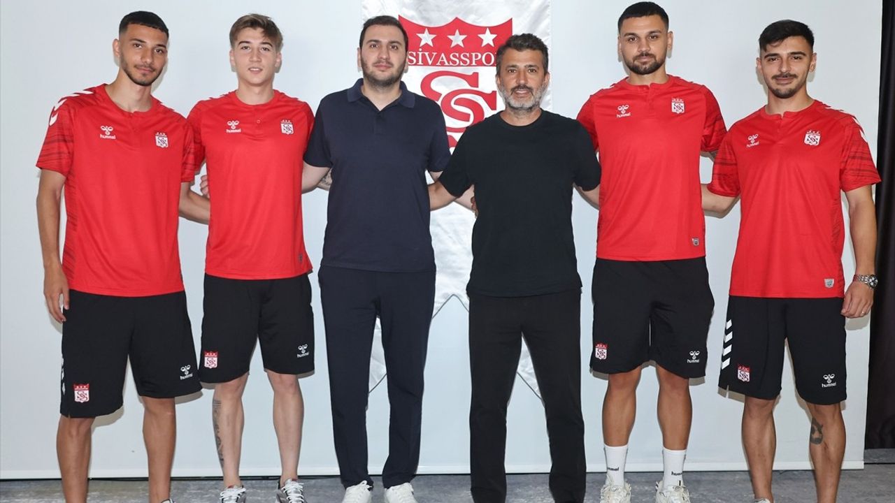 Sivasspor Yeni Sezon İçin 4 Oyuncu ile Anlaştı