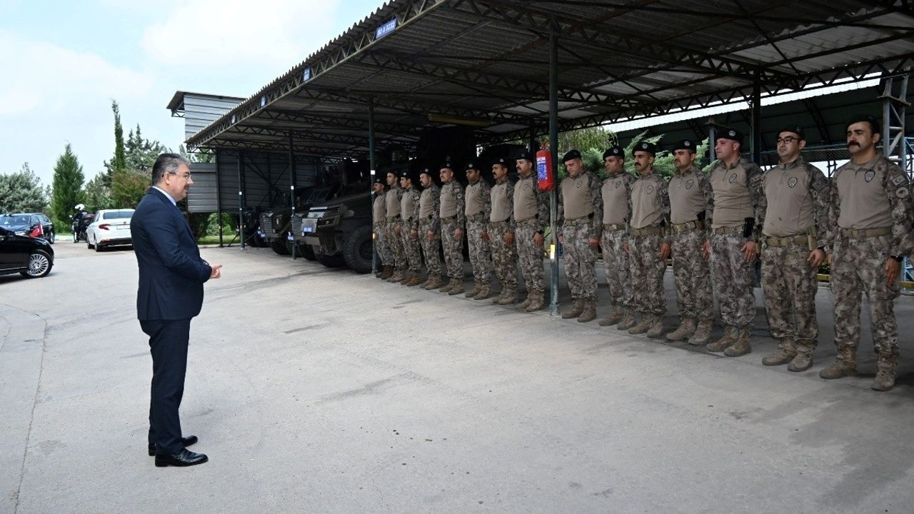 Suriye'ye Uğurlanan Özel Harekat Polislerine Dualar