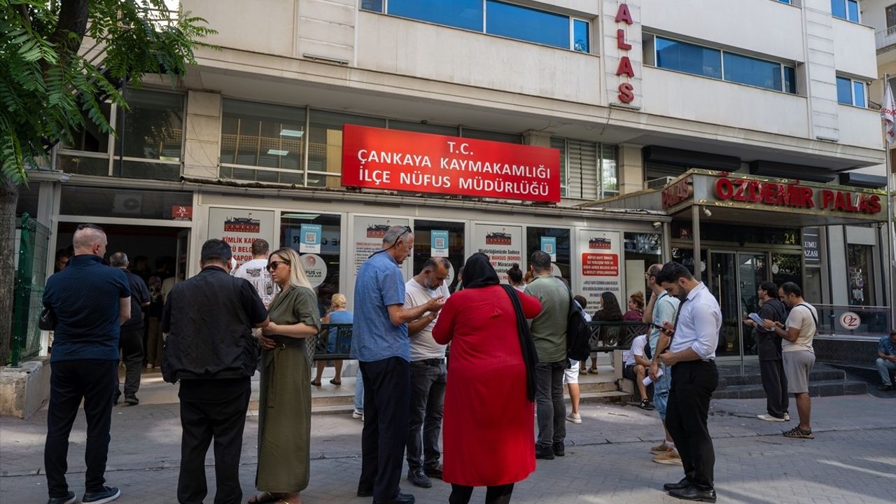 Sürücü Belgesi Yenileme İşlemlerinde Yoğunluk