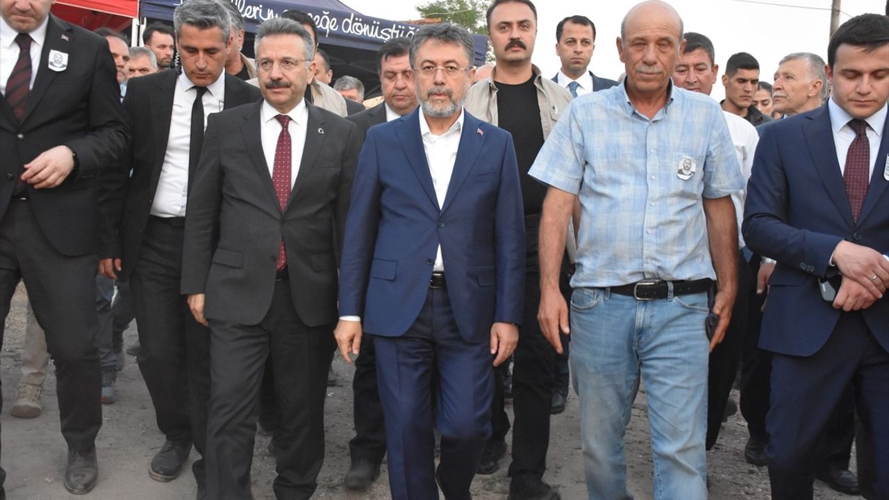 Tarım ve Orman Bakanı Yumaklı, Orman Yangını Şehidi Kocaman'ın Ailesine Taziye Ziyareti Gerçekleştirdi