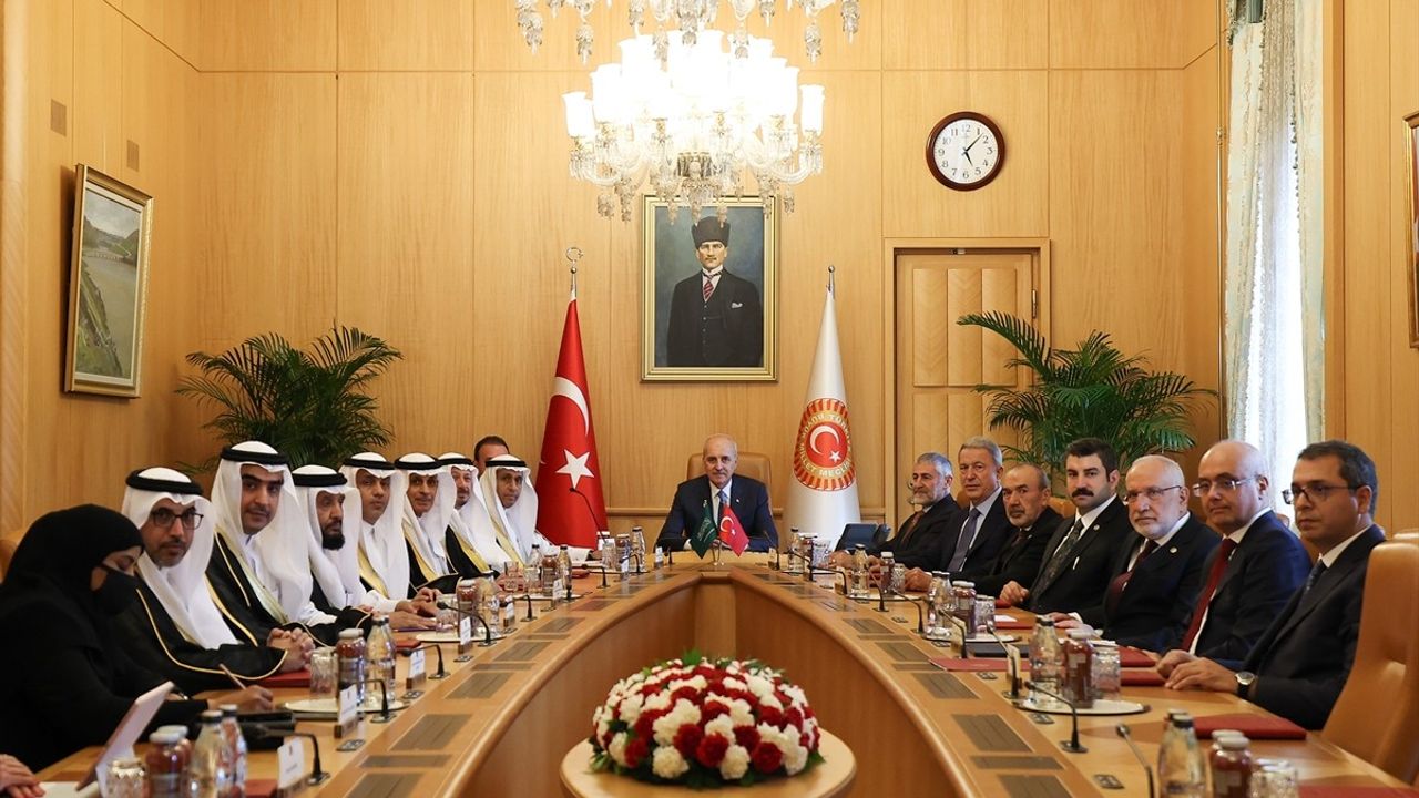 TBMM Başkanı Kurtulmuş, Suudi Arabistan-Türkiye Parlamentolar Arası Dostluk Grubu Başkanı Al-Gannas'ı Ağırladı