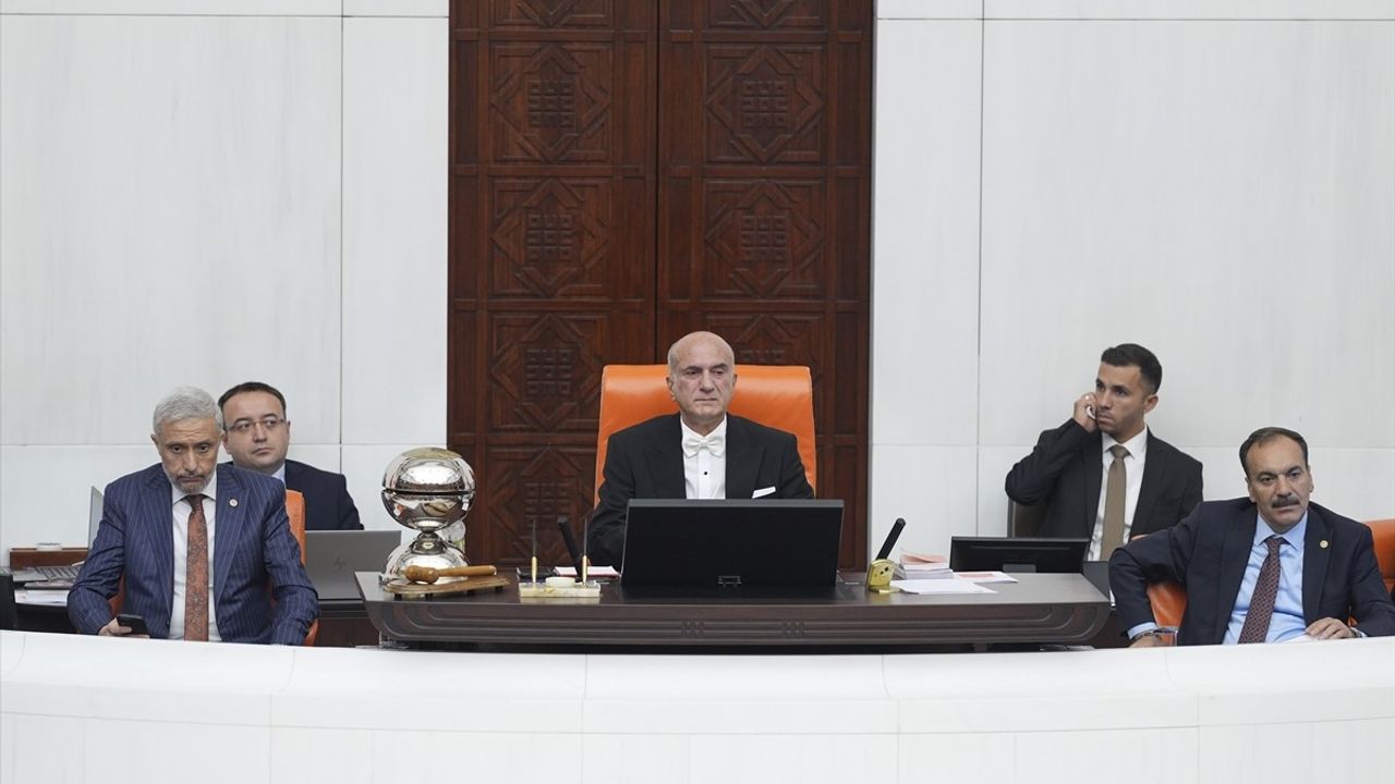 TBMM Genel Kurulu'nda  Lahey Grubu Bildirisi Ve Altan Öymen'e Veda