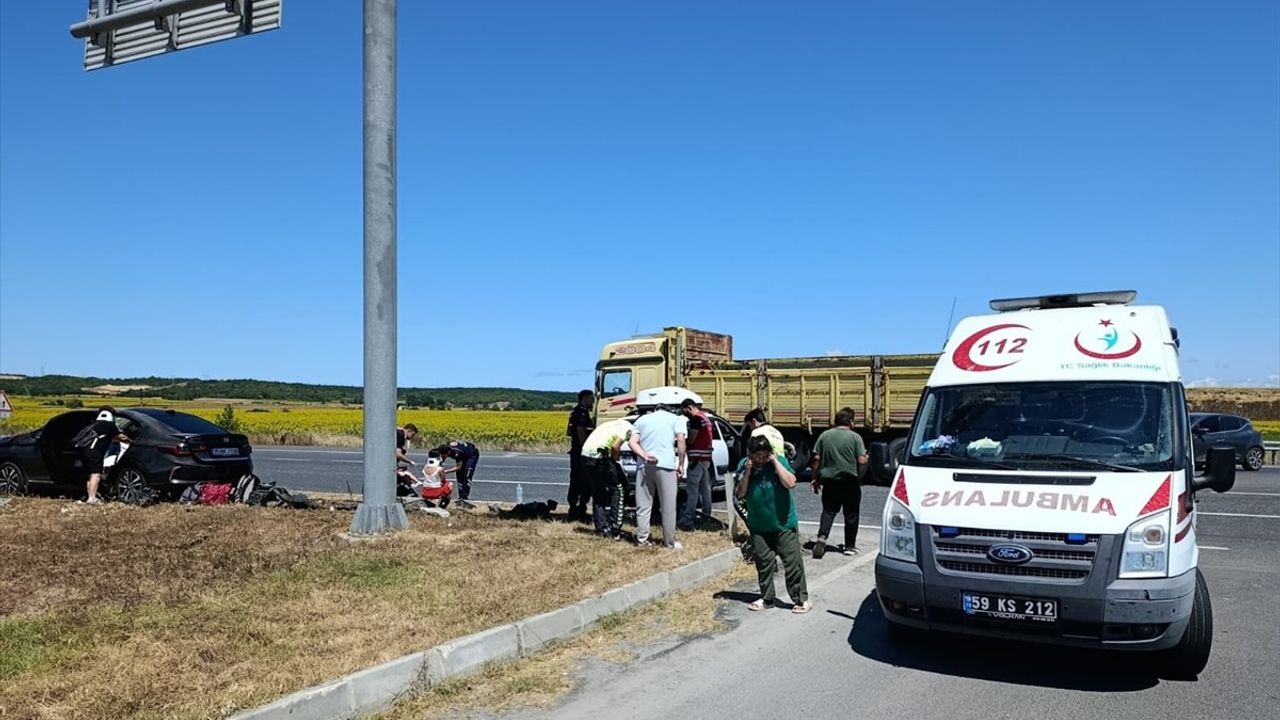 Tekirdağ'da İki Otomobil Çarpıştı: 9 Yaralı