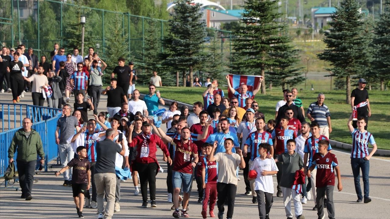 Trabzonspor Futbol Takımı Taraftarlarıyla Buluştu