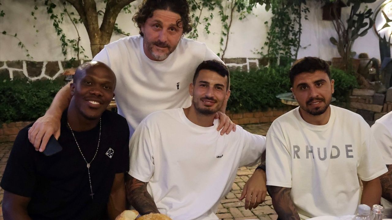 Trabzonspor Yönetimi ve Futbolcuları Bir Araya Geldi