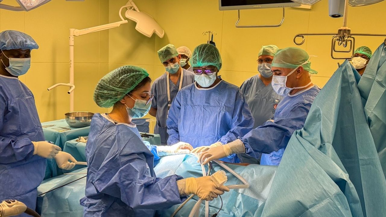 Türk Hekimlerin Burkina Faso'daki İlk Organ Nakli Başarısı
