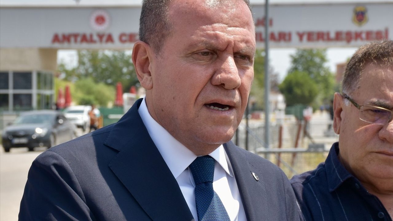 Türkiye Belediyeler Birliği Başkan Vekili Seçer, Muhittin Böcek'i Cezaevinde Ziyaret Etti