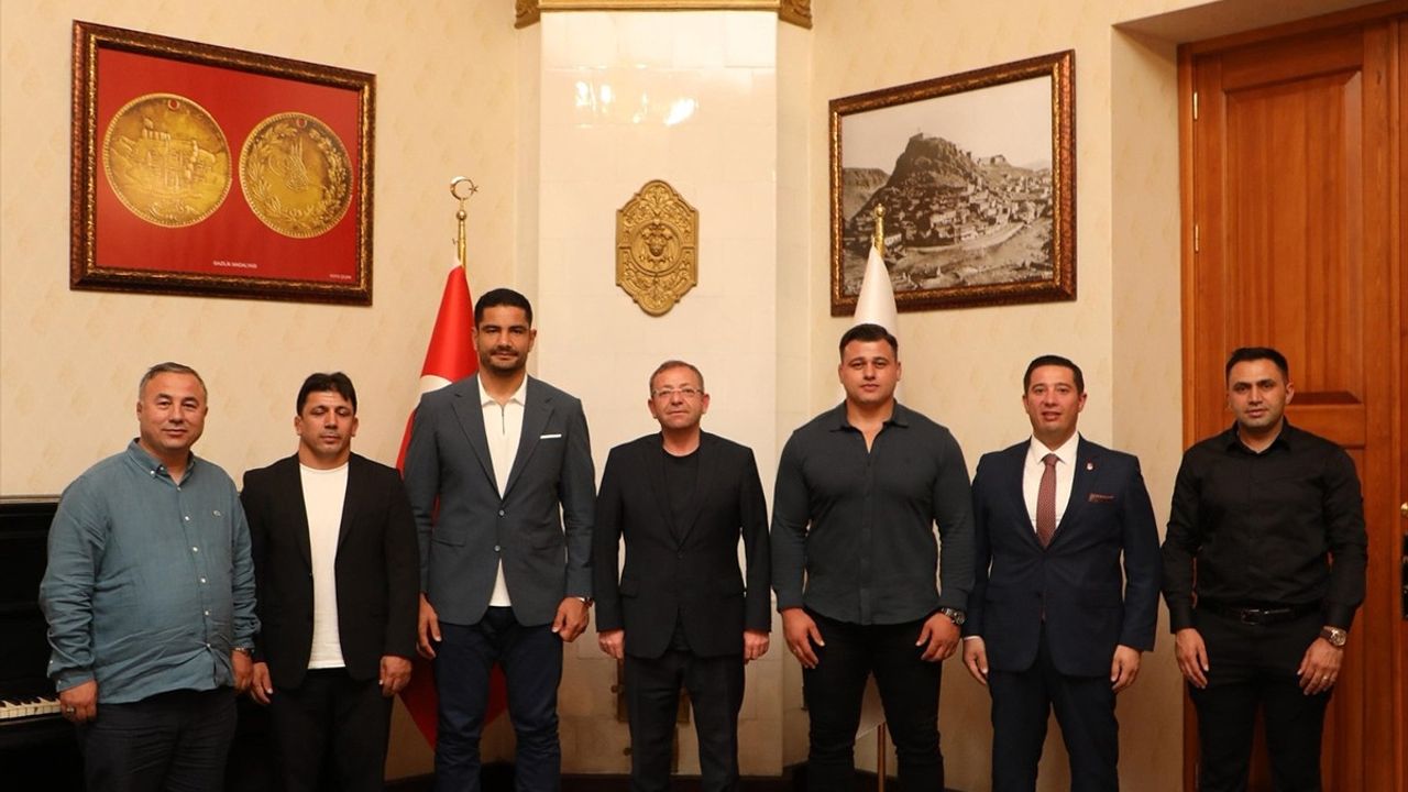 Türkiye Güreş Federasyonu Başkanı Akgül, Kars'ta Ziyarette Bulundu