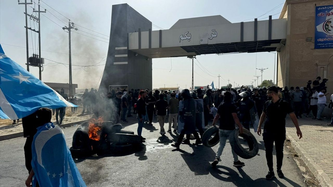 Türkmen Göstericiler Kerkük-Erbil Yolunu Kapattı