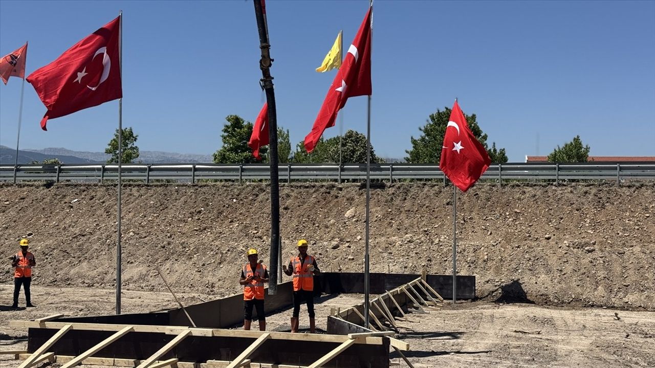 Ulaştırma Bakanı Uraloğlu, Konya'da Kara Yolu Yatırımlarını Açıkladı