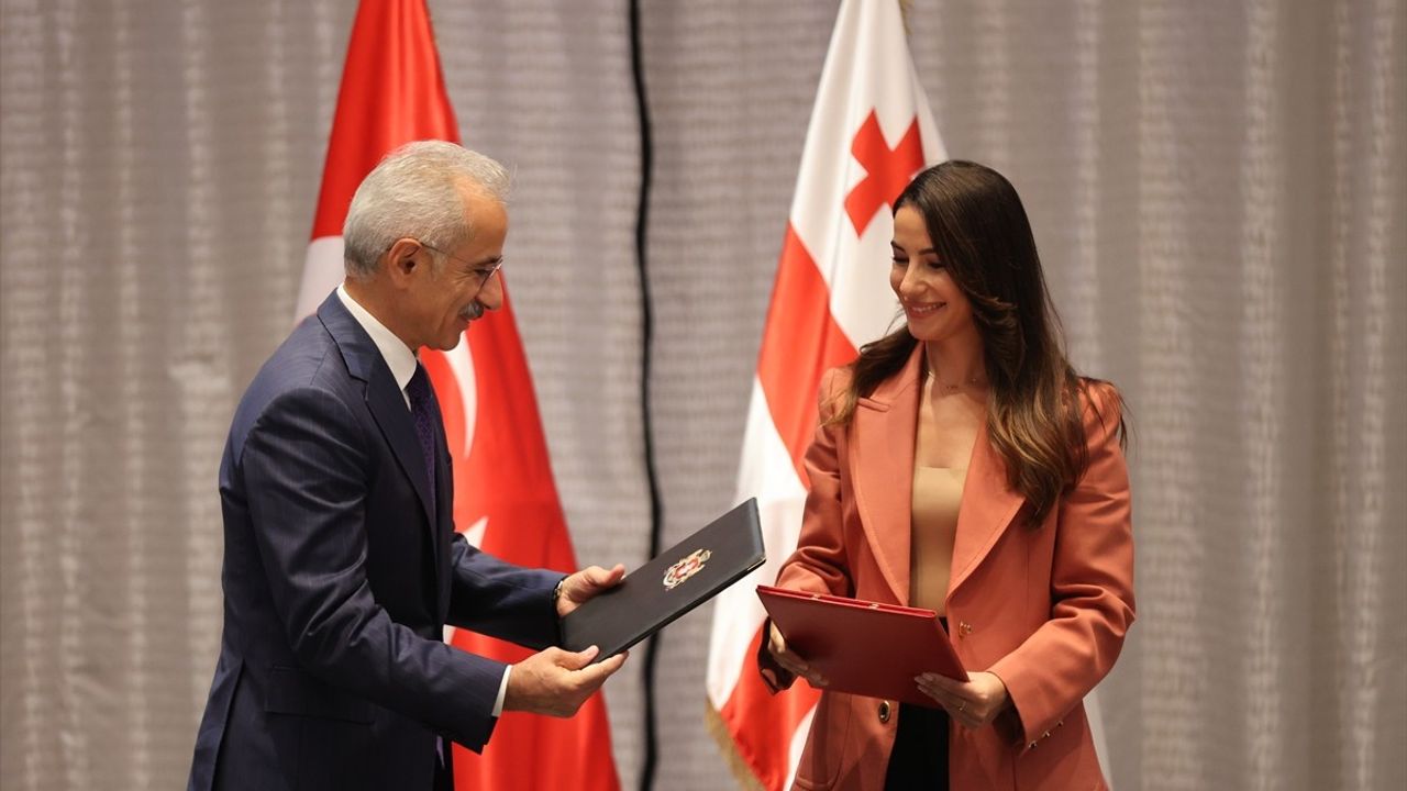 Ulaştırma Bakanı Uraloğlu, Türkiye-Gürcistan Ekonomik İşbirliğini Güçlendirmeyi Hedefliyor