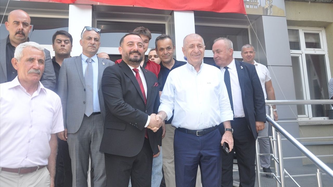 Ümit Özdağ İzmir'de Orman Yangınlarını İnceledi