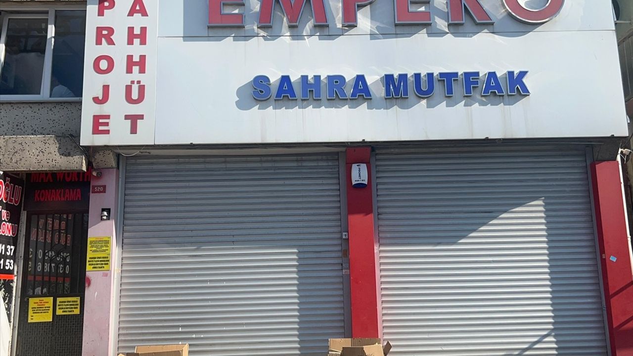 Ümraniye'deki El Bombalı Saldırı Kameralara Yansıdı