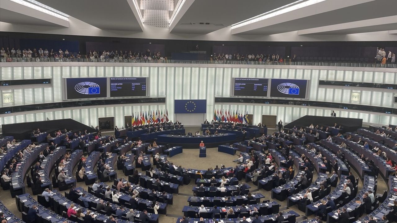Ursula von der Leyen, Gensoru Önergesine Yanıt Verdi: Aşırı Sağ İle Savaş