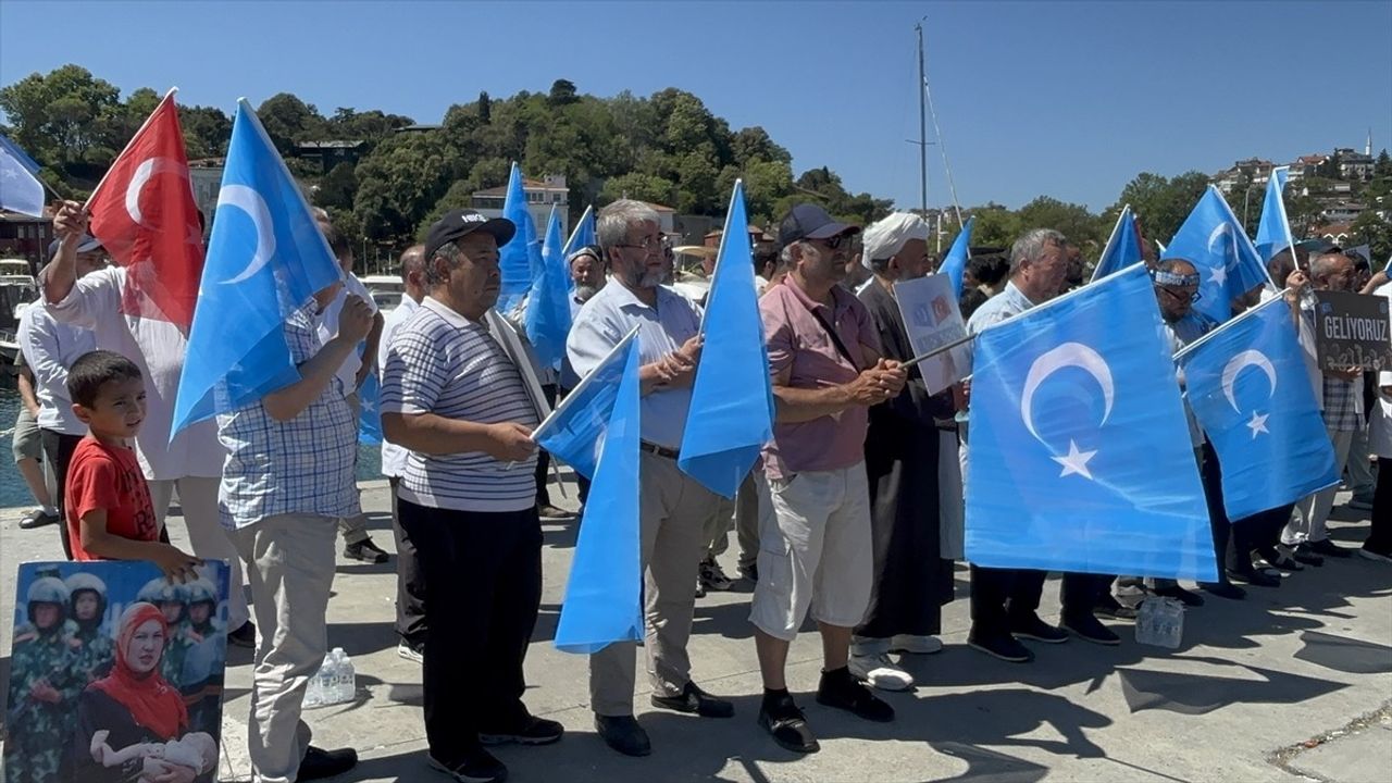 Urumçi Olayları İçin Protesto Gösterisi