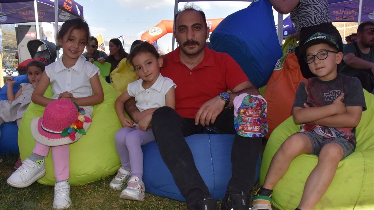 Van'da ASELSAN 50. Yıl Çocuk Şenliği ile Teknolojiyle Buluşan Çocuklar