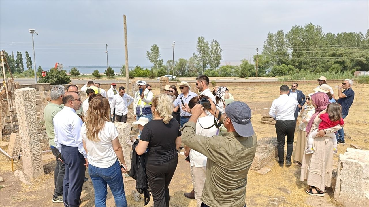 Van'ın Kültürel Zenginlikleri Gazetecilerle Paylaşıldı