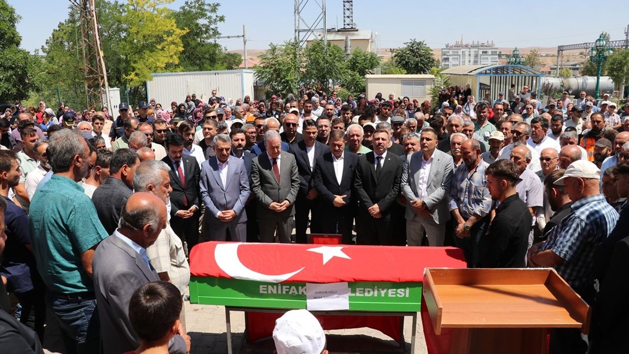 Yenifakılı Belediye Başkanı Musa Sarıaslan'ın Cenazesi Toprağa Verildi