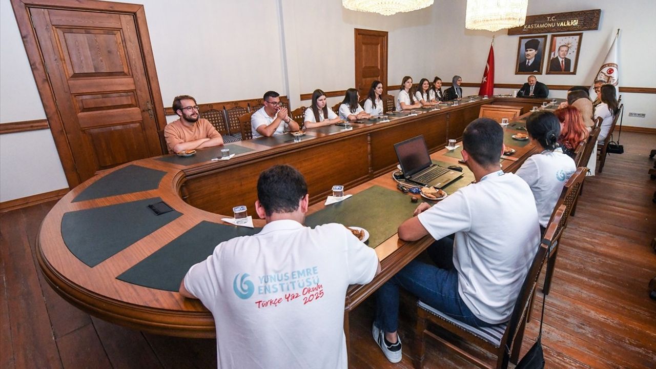 Yunus Emre Enstitüsü Öğrencileri Kastamonu Valiliğini Ziyaret Etti