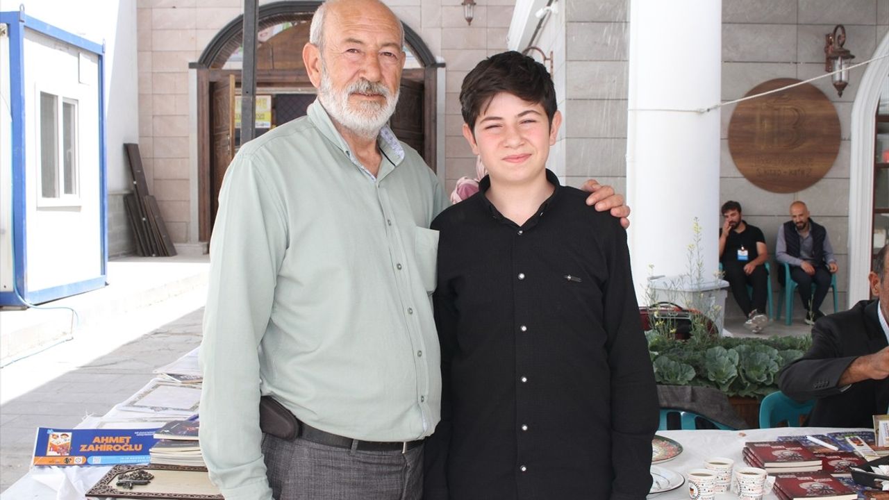 Yusufcan Zahiroğlu: Kaligrafi Sanatında Genç Bir Yetenek