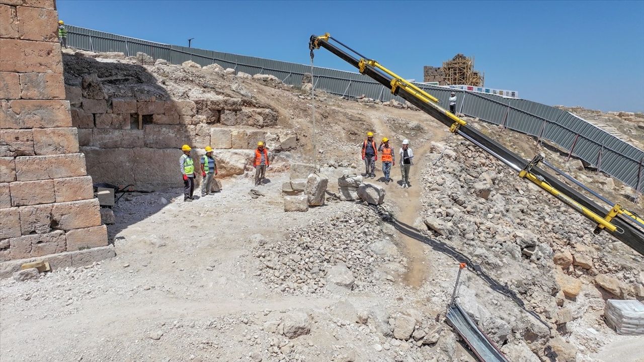Zerzevan Kalesi'nde Restorasyon Başladı