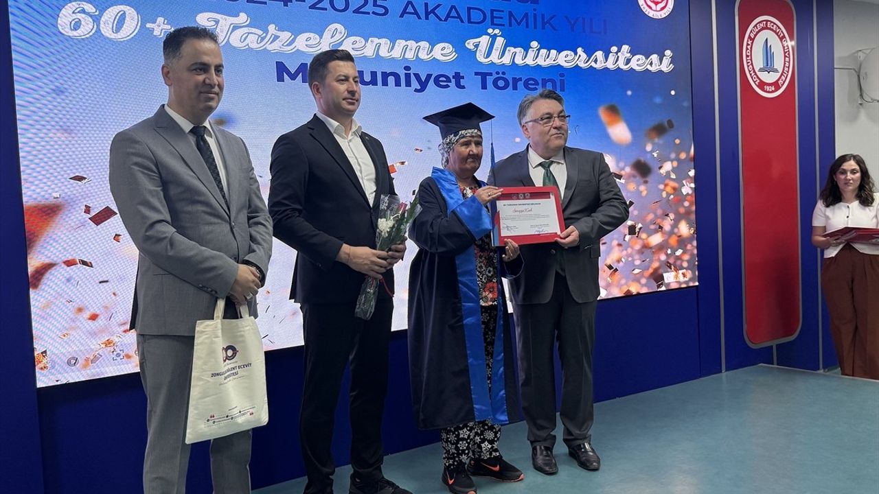 Zonguldak'ta 60+ Tazelenme Üniversitesi İlk Mezunlarını Verdi