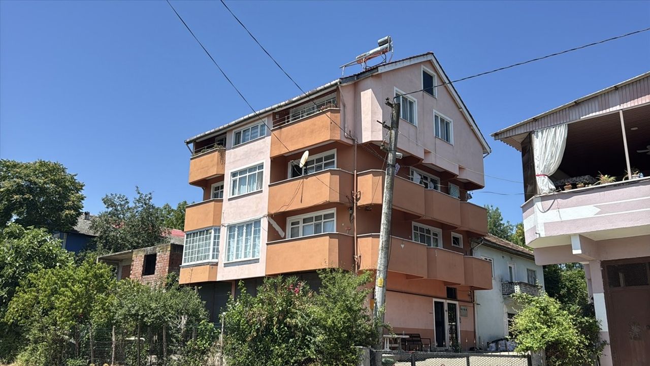 Zonguldak'ta Eşini Bıçaklayan Kadın Hayatını Kaybetti