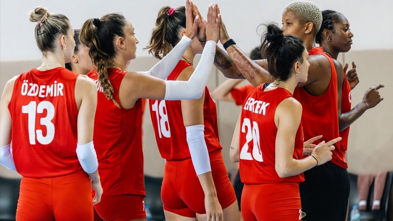 A Milli Kadın Voleybol Takımı, Sırbistan'ı Hazırlık Maçında Yendi