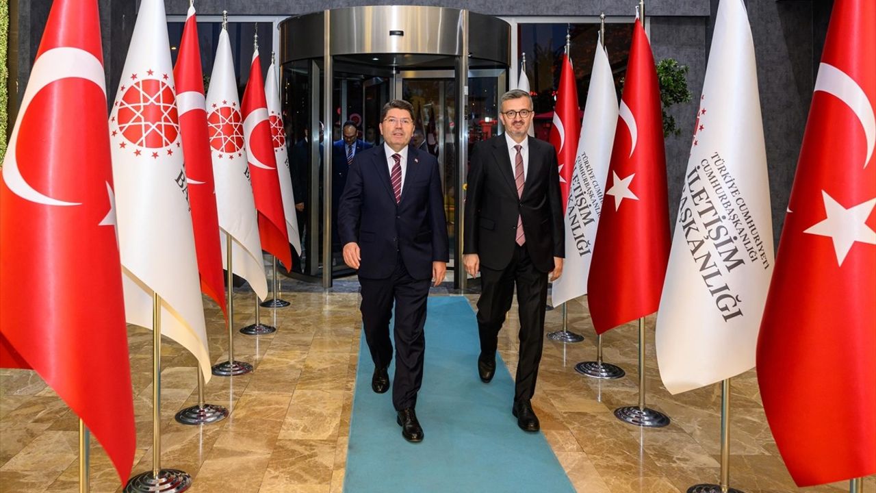 Adalet Bakanı Yılmaz Tunç ve İletişim Başkanı Burhanettin Duran Görüşmesi